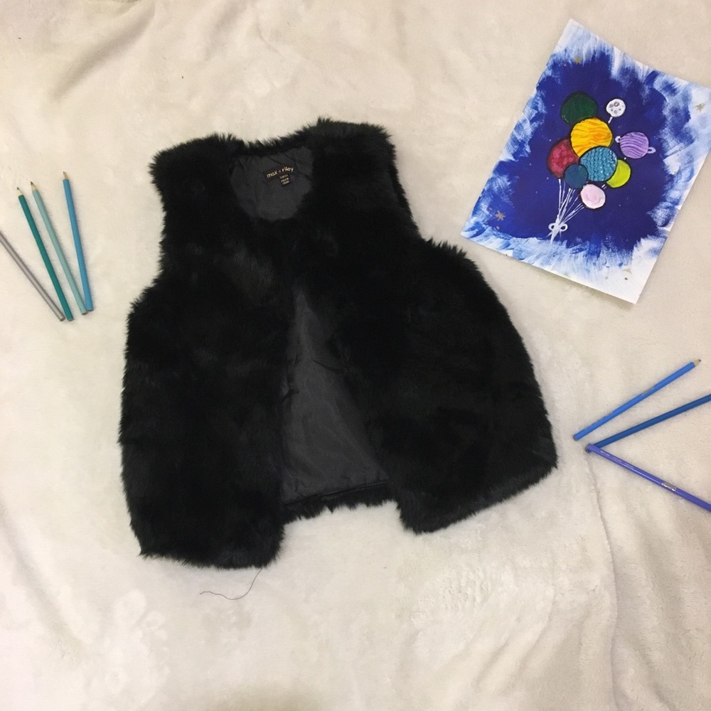Kids black faux fur vest